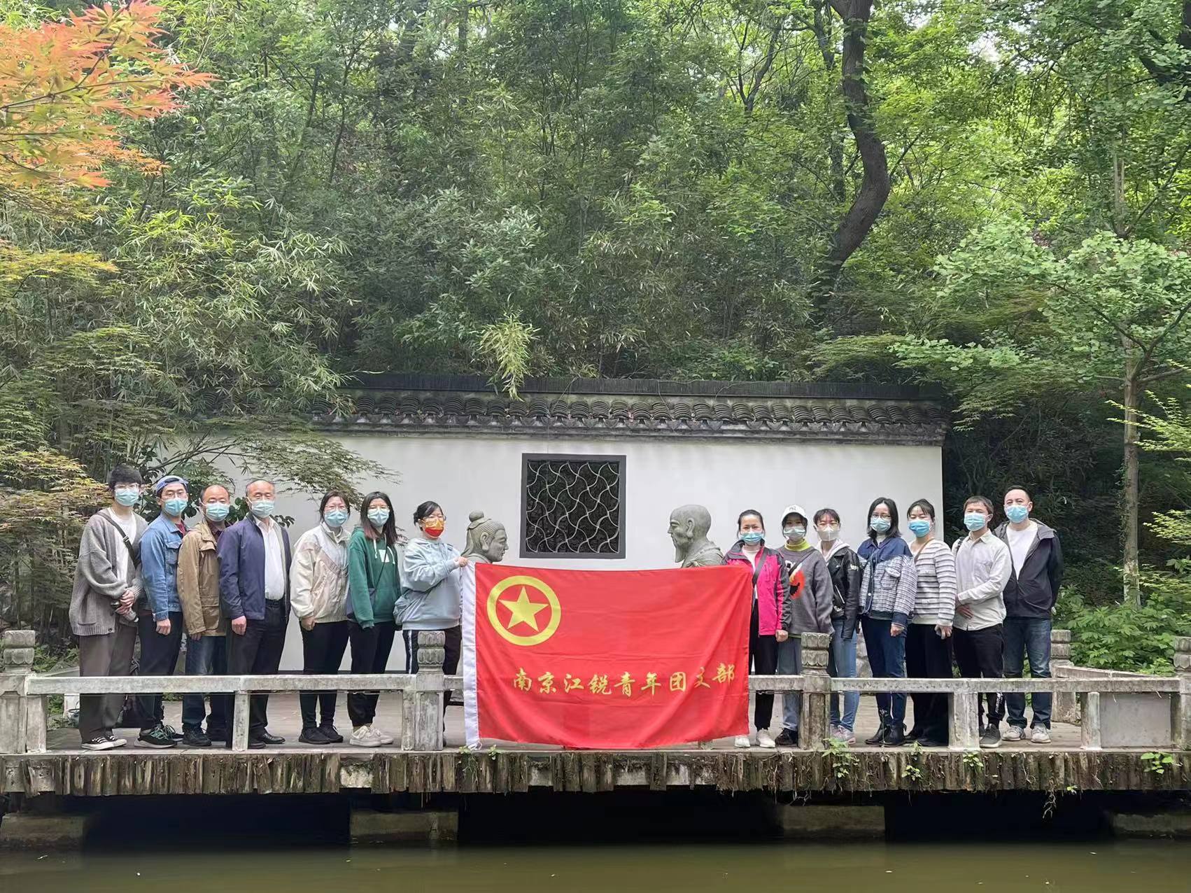 9928f82d6948438371e7b8cef6542fc4